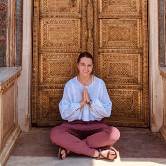 Meet your Posher, Olivia - Picture 1 of 1